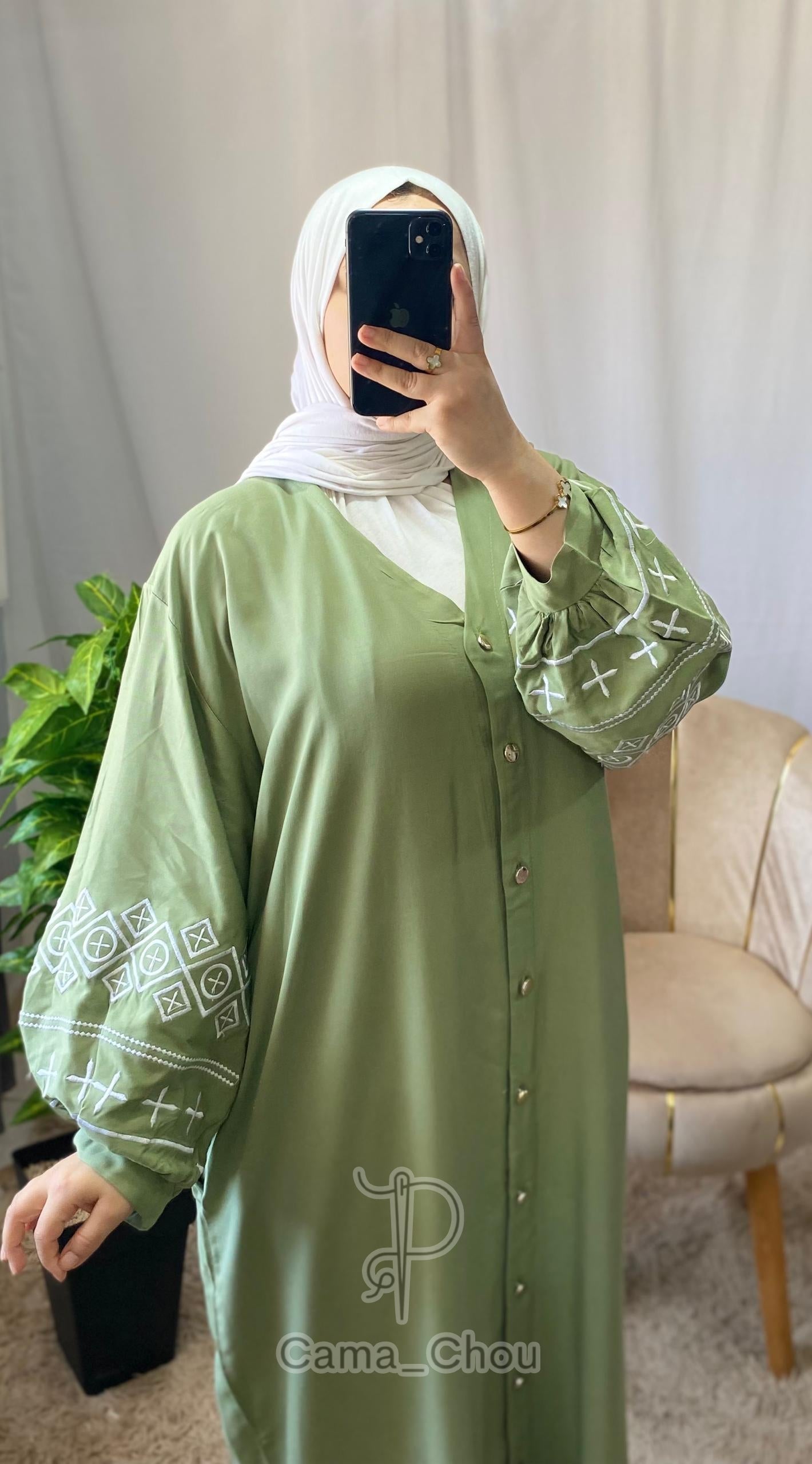 Robe brodée ⭐