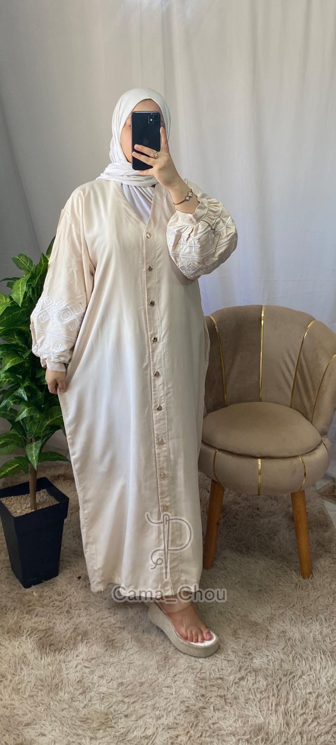 Robe brodée ⭐
