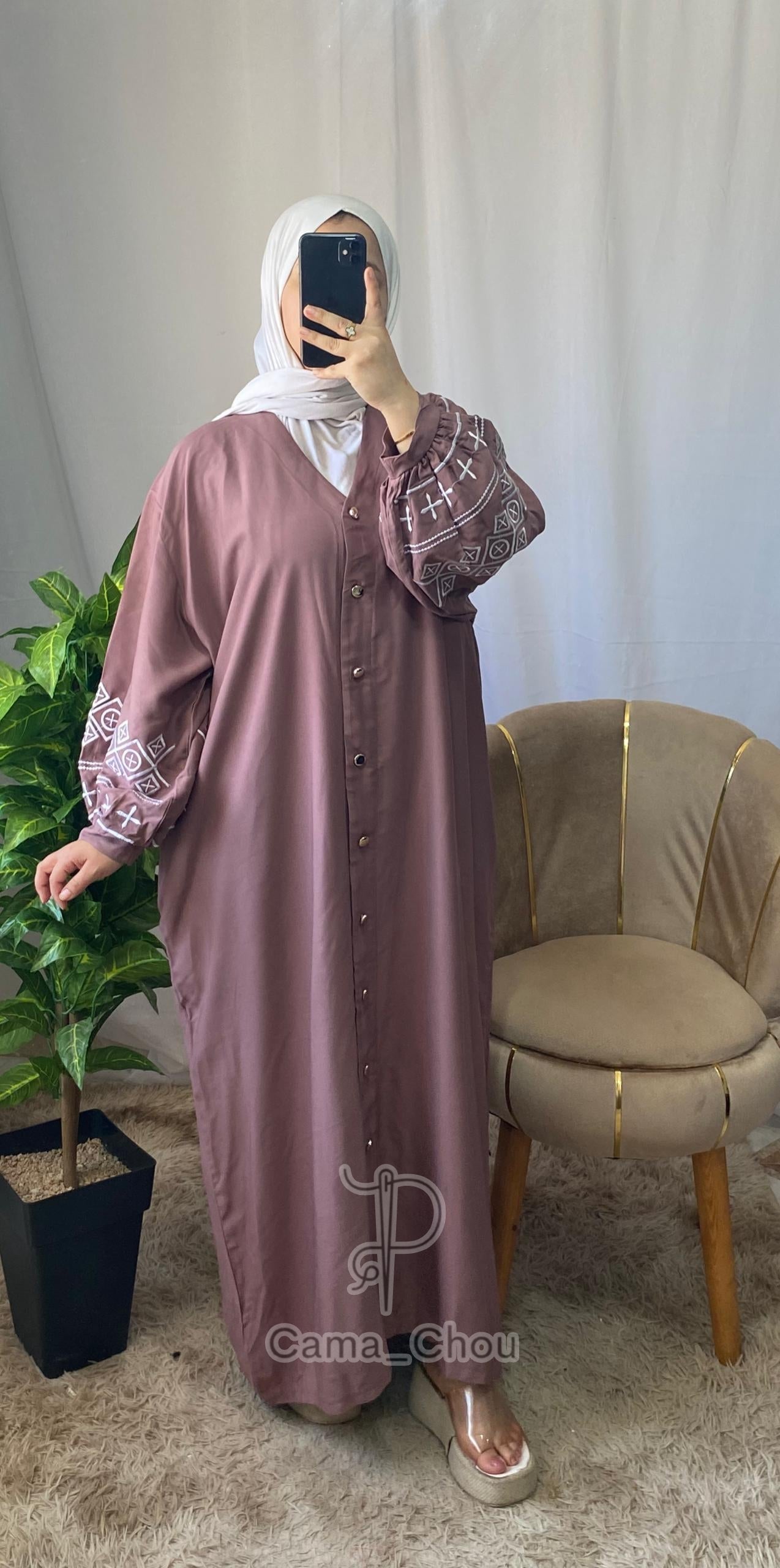 Robe brodée ⭐